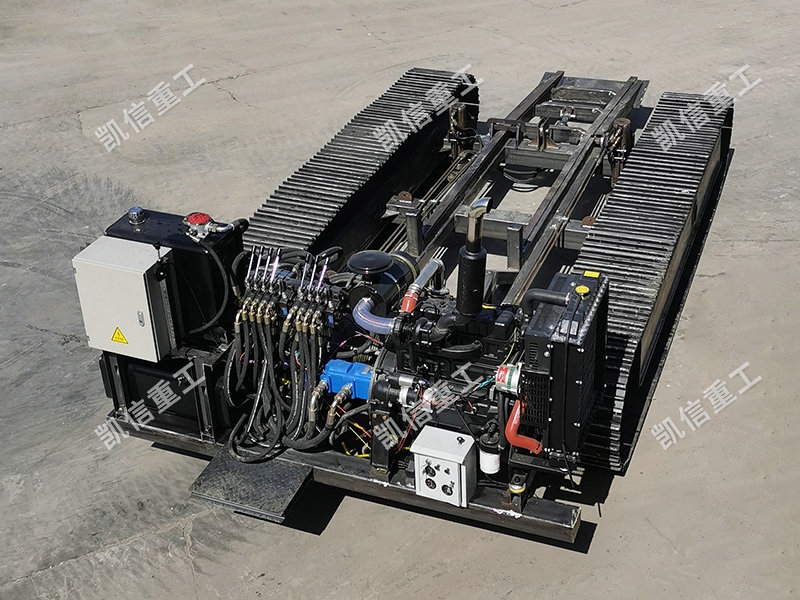 礦用無軌設(shè)備運(yùn)輸機(jī)